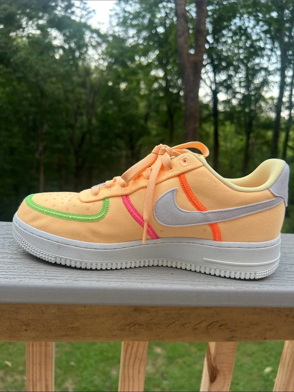 Nike WMNS AIR FORCE 1 '07 LOW LX 'STITCHED CANVAS - MELON TINT size 9